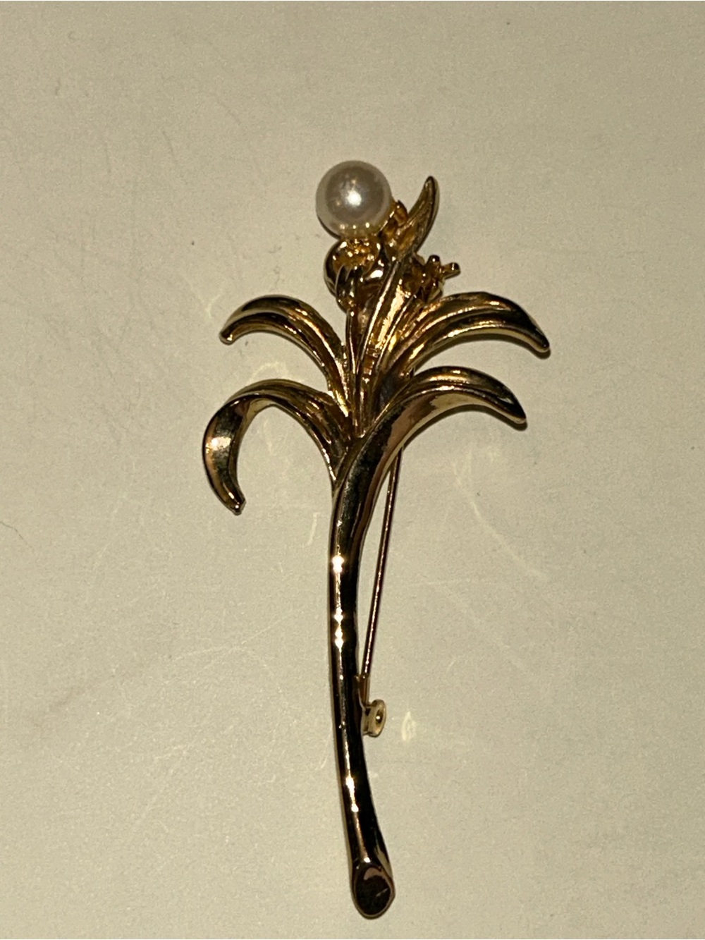 Elegant Gold-Tone Floral Pearl Brooch - Women's Jewelry